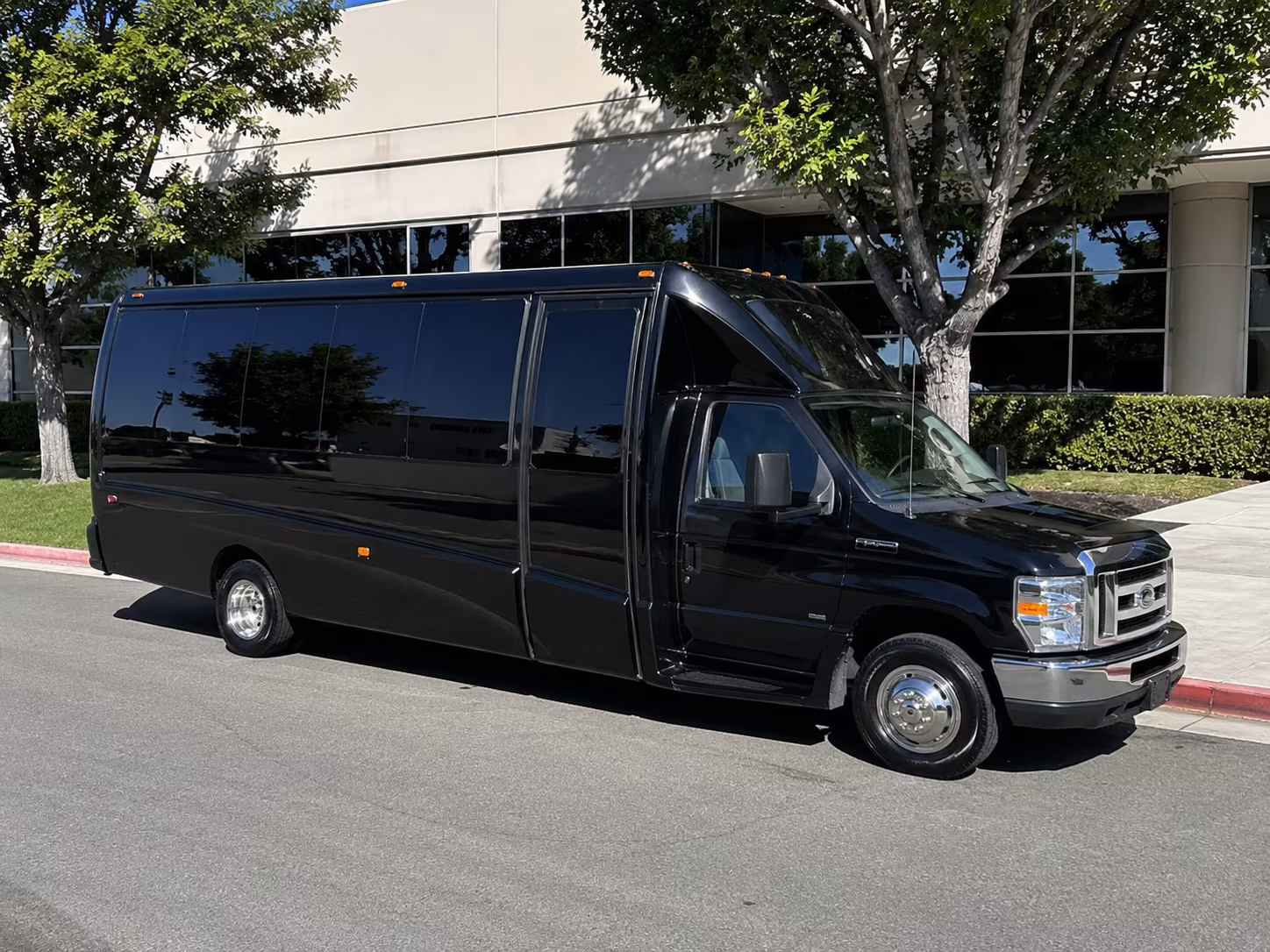 Clinton Township Winery Tour & Pub Crawl Transportation