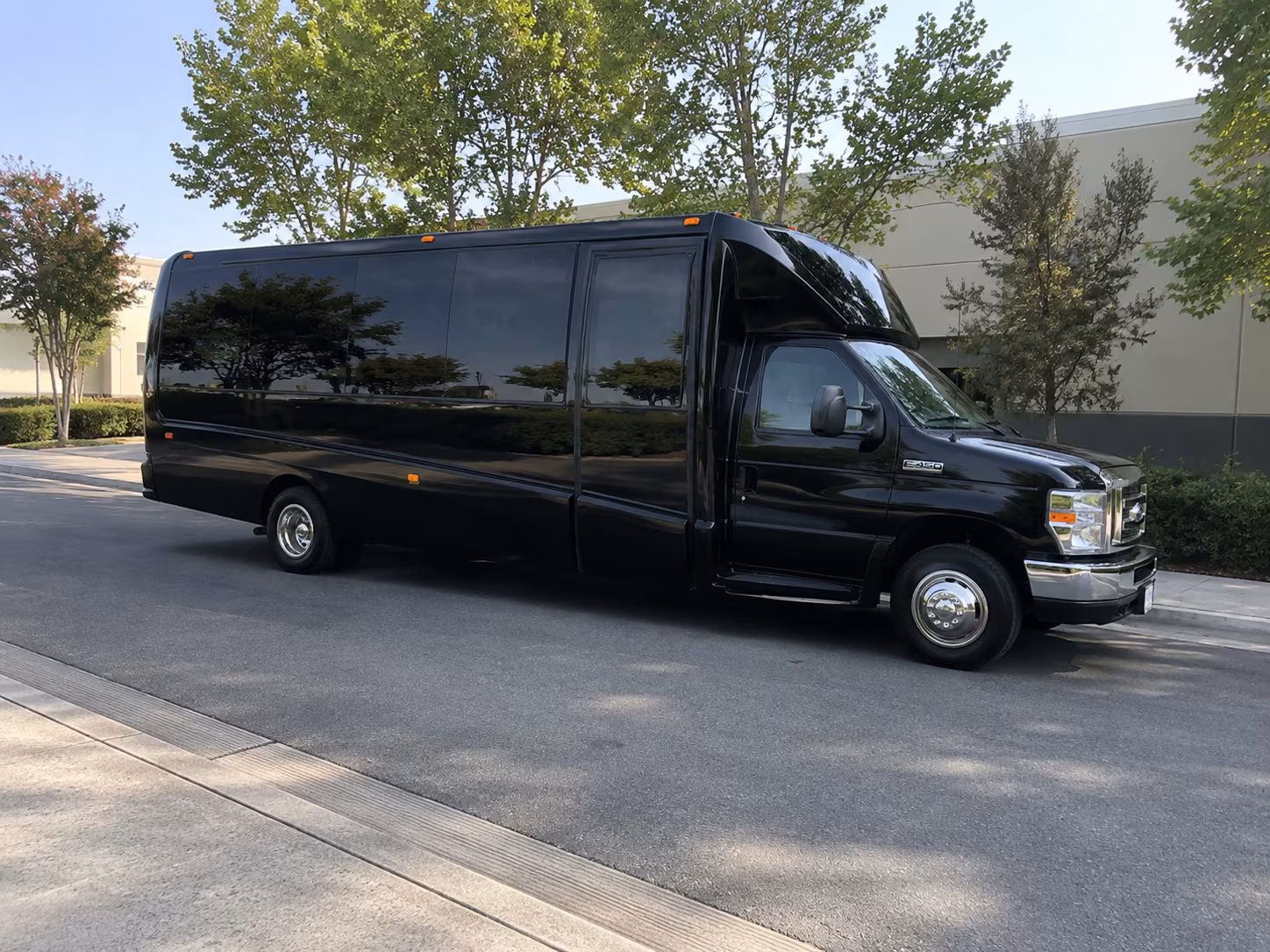 Sterling Heights Winery Tour & Pub Crawl Transportation group transportation